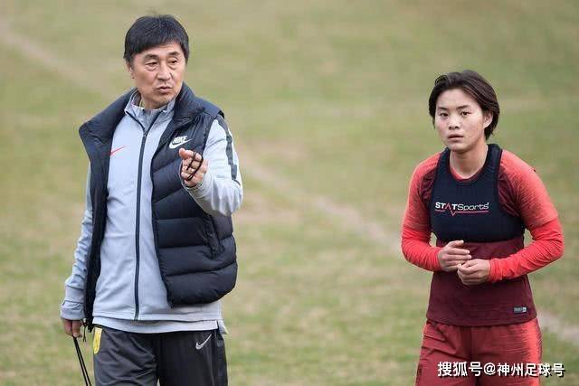 哈兰德：新发型让街头不再那么显眼